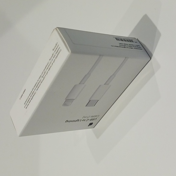 NWT Apple - USB-C To Lightning Cable 1m - Picture 2 of 4